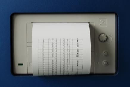 Yüksek performanslı duman konsantrasyonu testleri için doğru elektronik sigara test makinesi